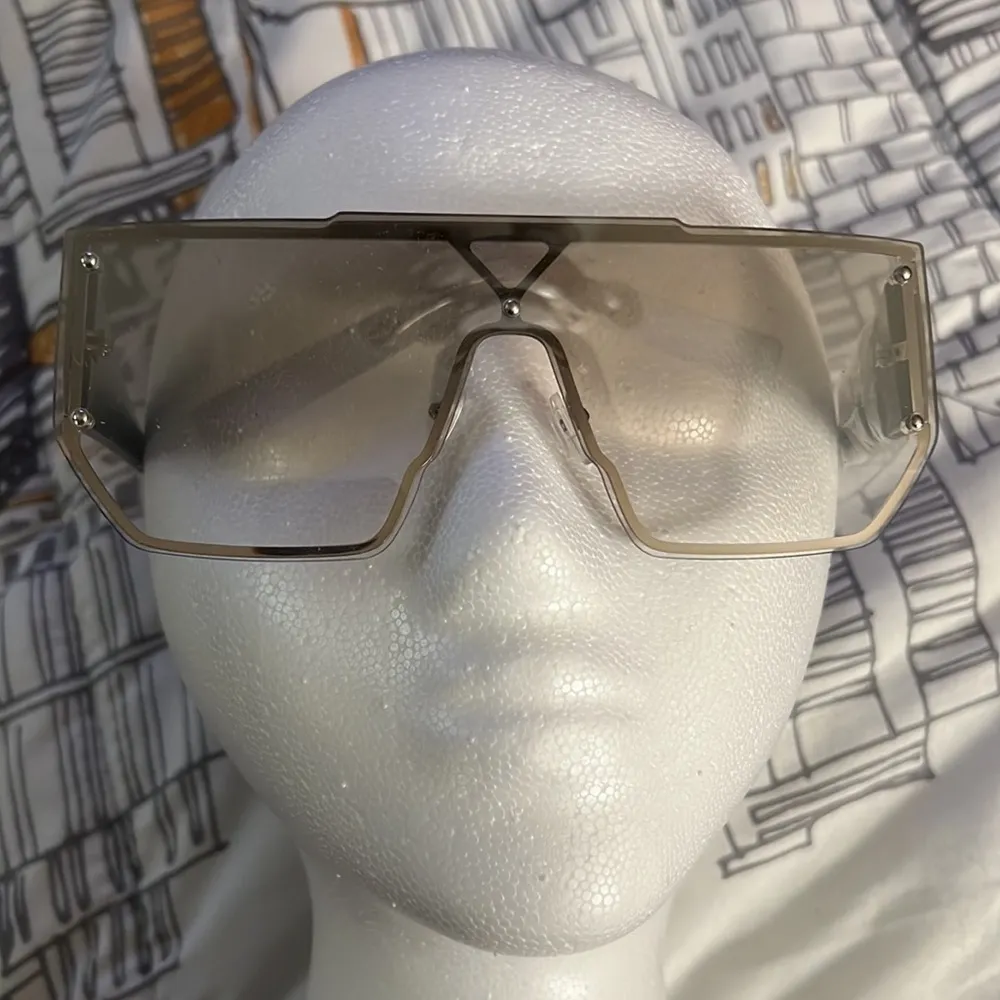 Oversize Square Shield Flat Top Exposed Lens Sunglasses. Black arms - Image 5