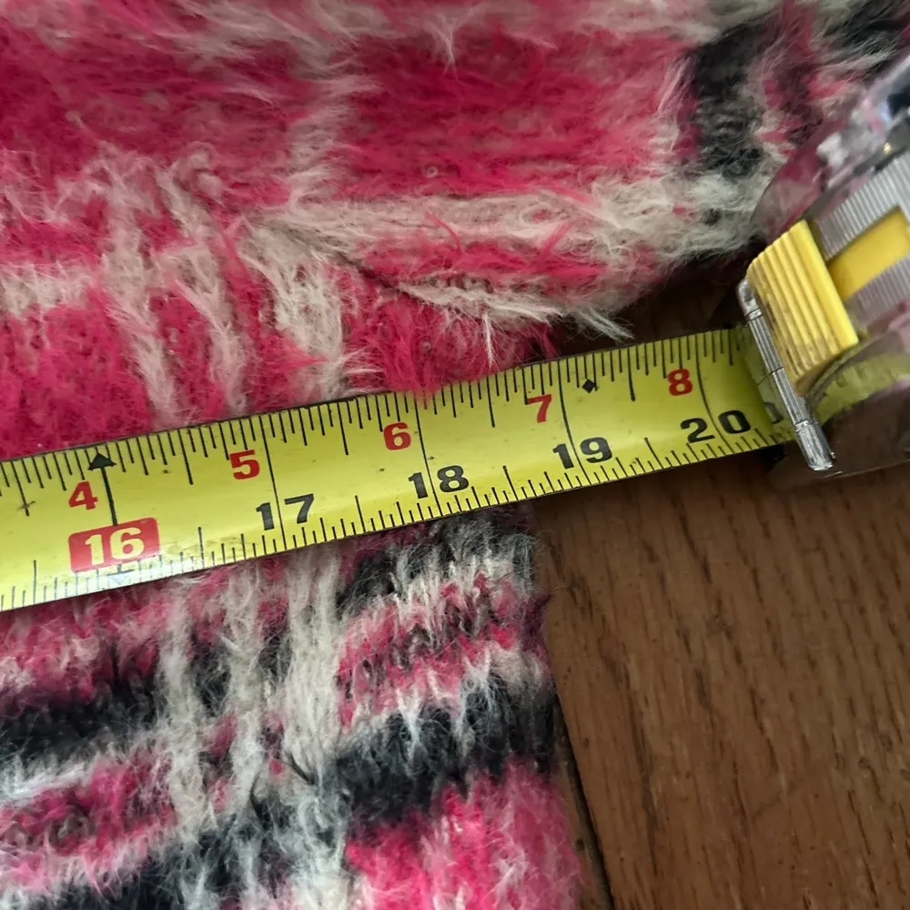 Laura Ashley Pink.Black.White Plaid Sweater Jacket, Size Medium - Image 6