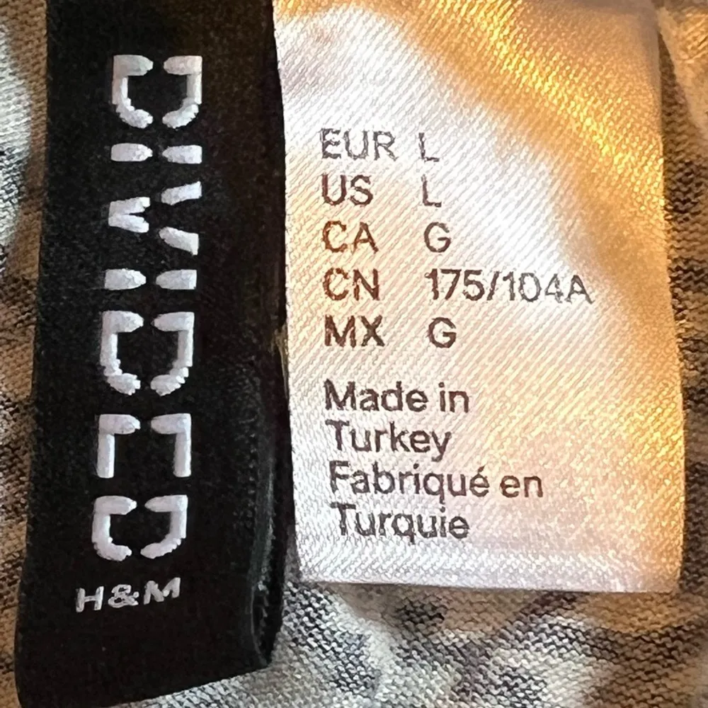 Divided by H&M Off  Ivory Black Off the Shoulder Aztec Print Long Sleeve size LG - Image 6