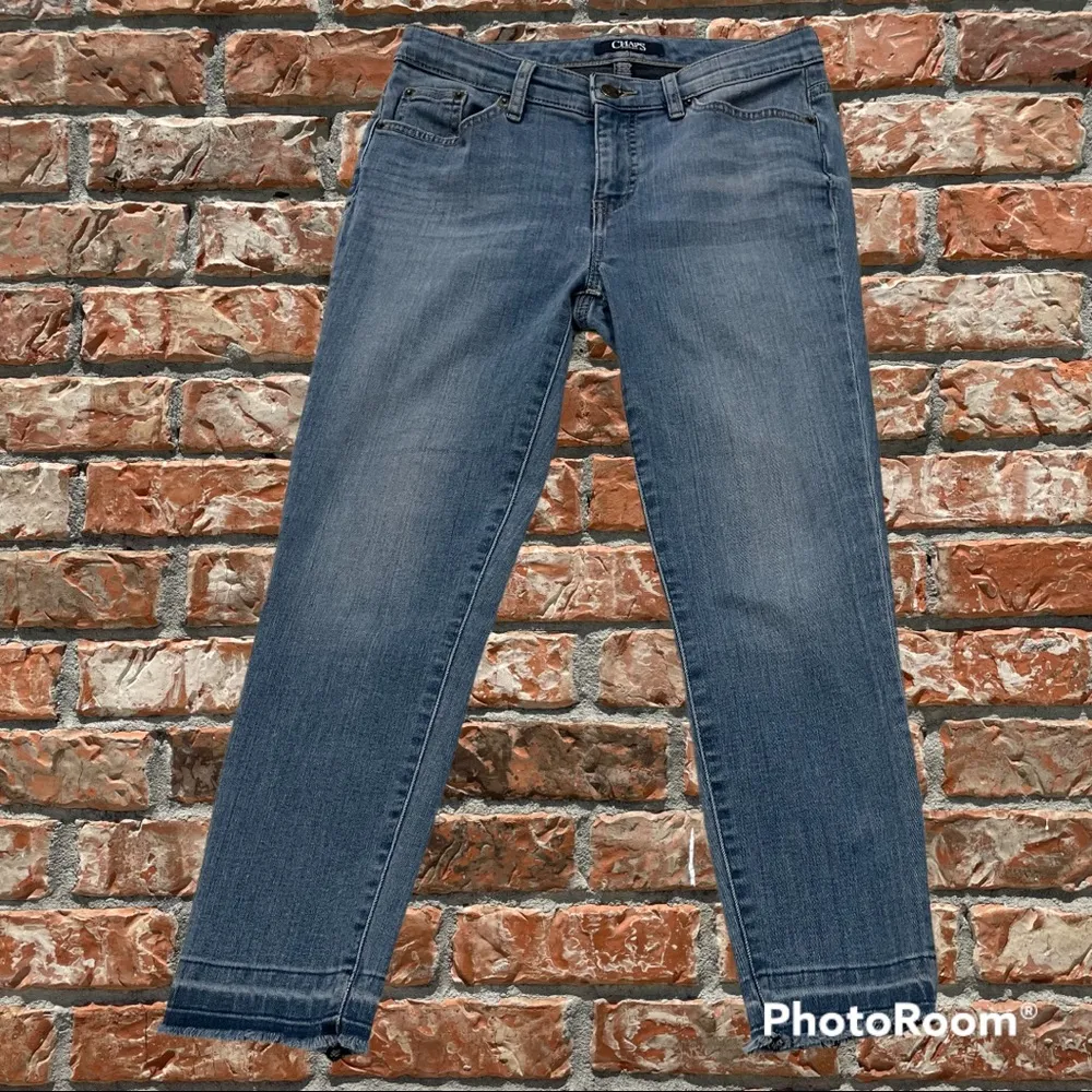 CHAPS 🎉HP🎉  denim distressed blue jeans / 2 / Excellent condition - Image 2