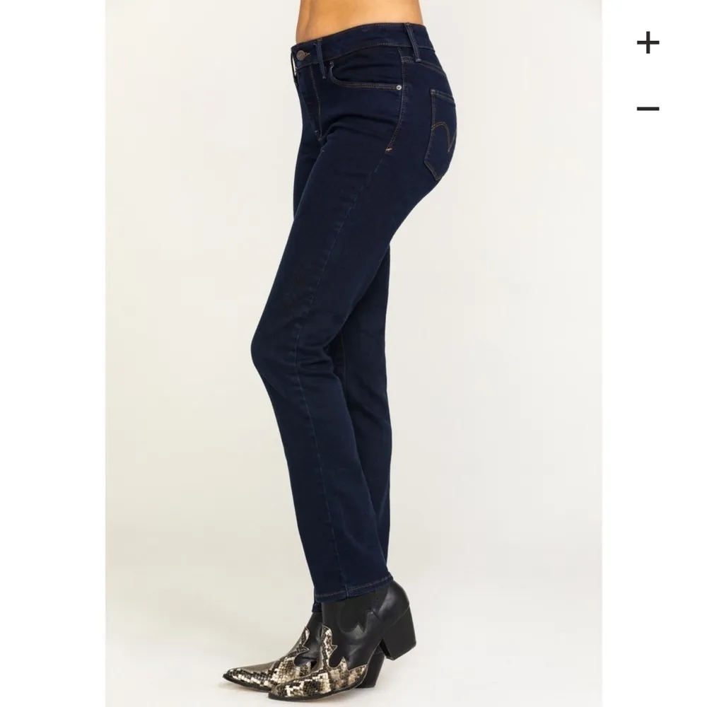 Levi’s Women's Classic Mid Rise Skinny Light Blue Jeans Size 6M W28 L30 - Image 16