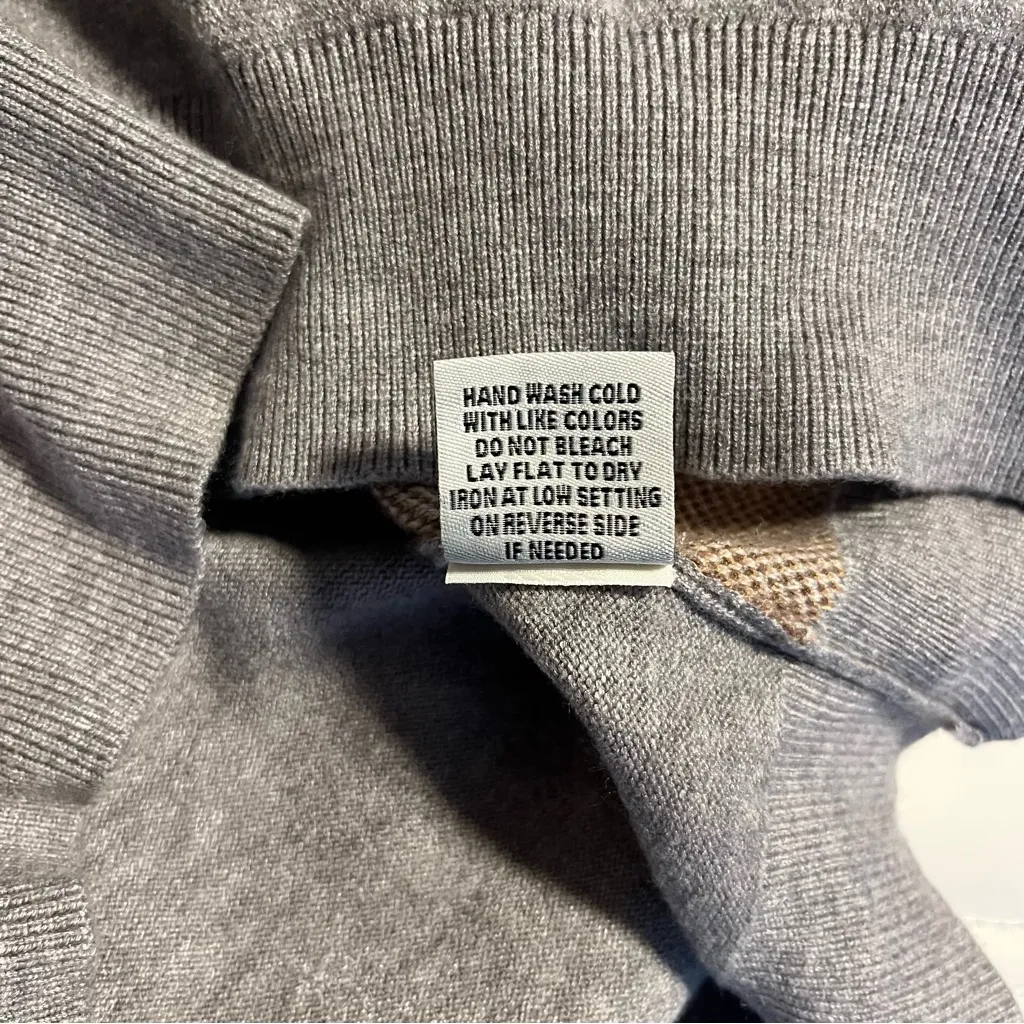 Faded Rose Gray Teddy Bear Sweater Size Medium - Image 5