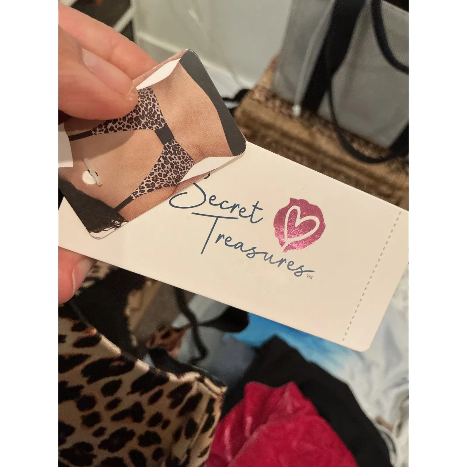 Secret Treasures Womens 36D Leopard Print T-shirt Bra Lightly Lined Underwire - Image 4