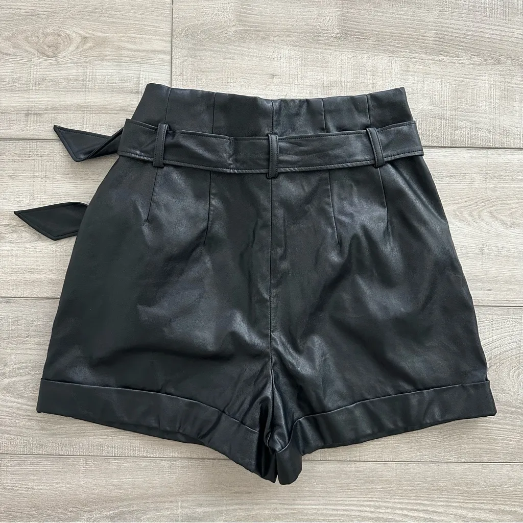 Express Women's Black Belted High Waist Shorts - Image 2