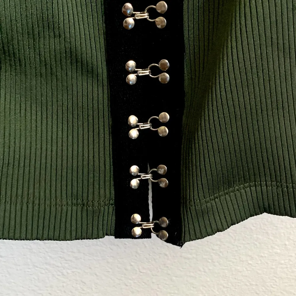 NWT Koral Conclude Rib Skirt in Crocodile Green - Image 5