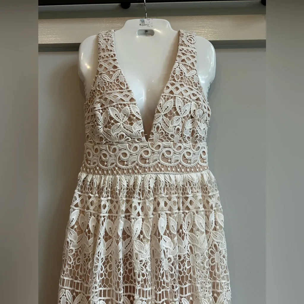 Lulu’s Just Magic Lace Ivory Mini Dress size Small Beach, Bridal - Image 4