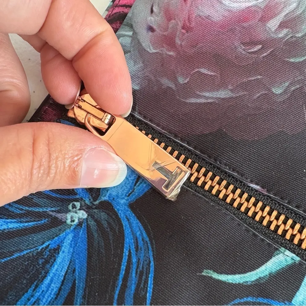 NWOT Ted Baker London dabah pencil skirt black floral size 1 - Image 7