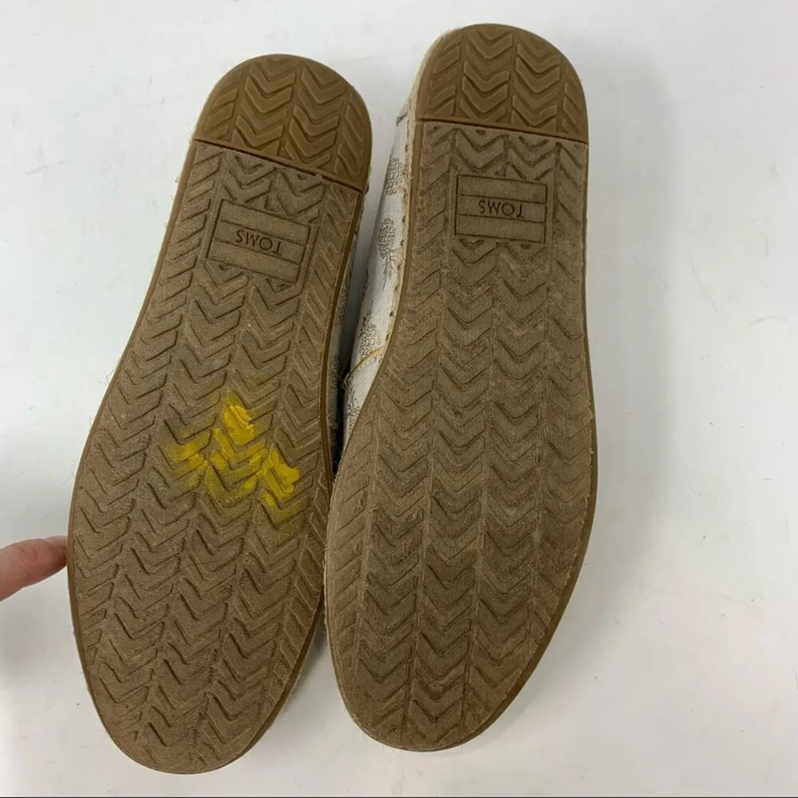 Toms Gold Metallic Pineapple Printed Linen Flats Size 8.5 - Image 5