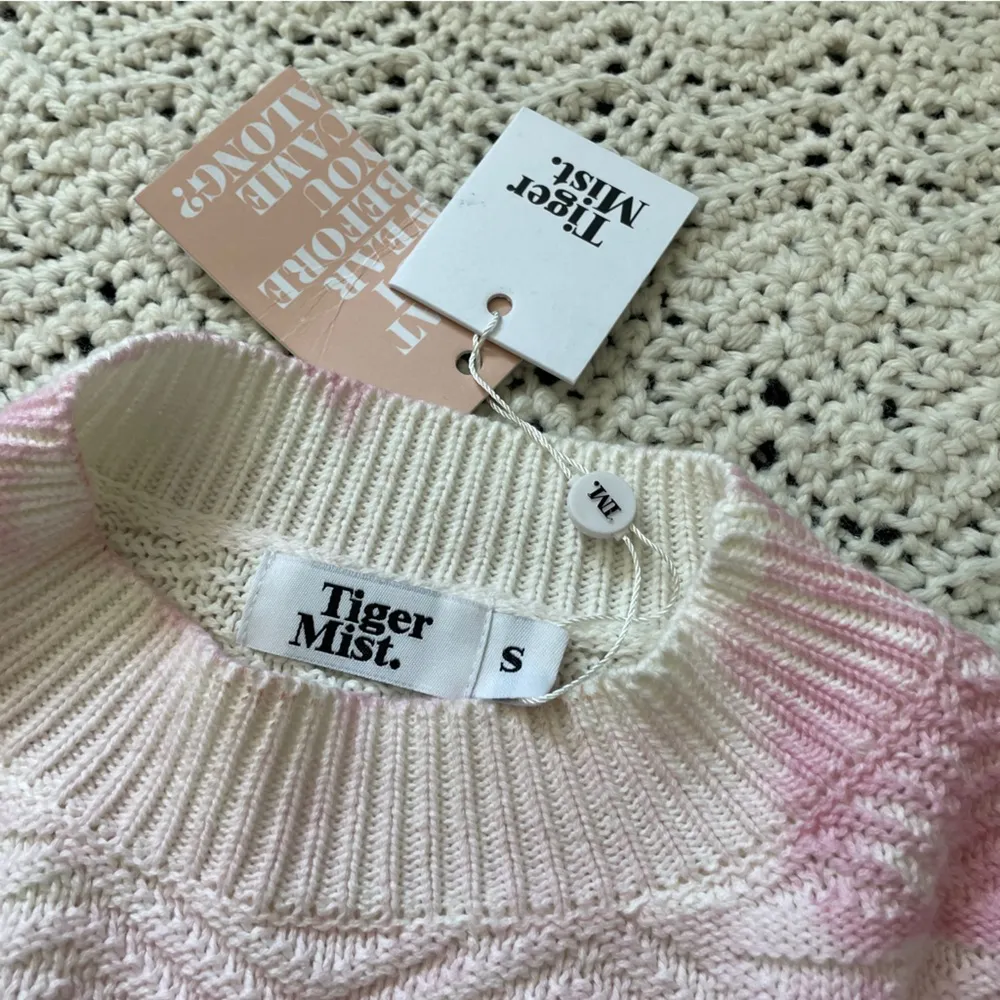 Tiger Mist NWT Tie Dye Distressed Hem Crop Jumper Sweater White Pink (Small) - Image 3