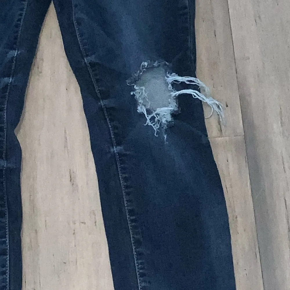 Sneak Peek Mid Rise Ripped Frayed Blue Super Stretchy Jeggings Size Jr. 1 - Image 6