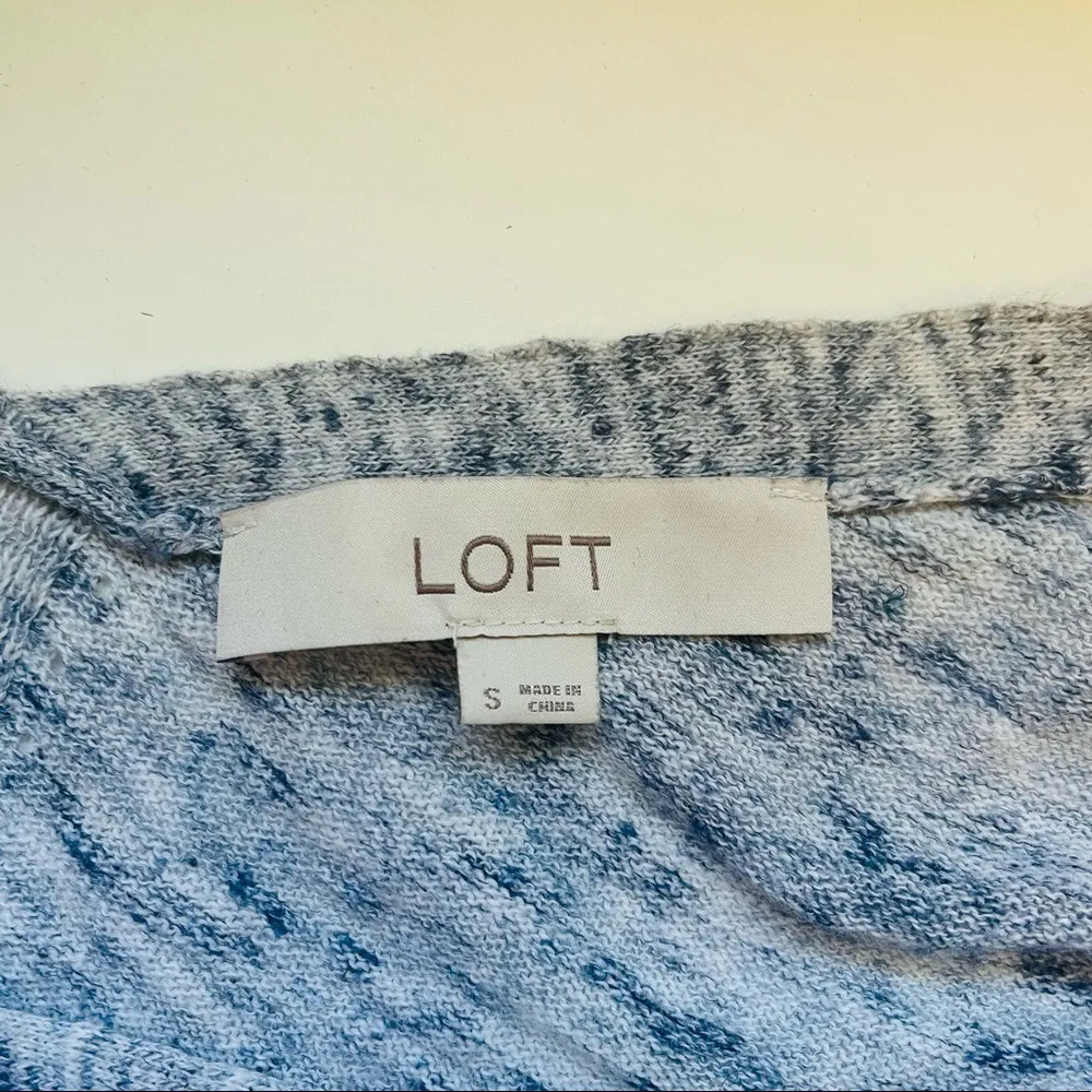 Light Blue Heathered V-neck Fitted Sweater - Image 10