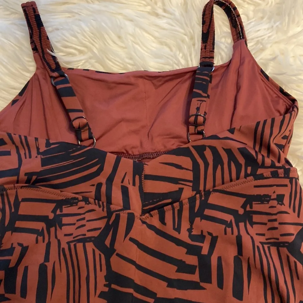 Athleta Sculpted Sienna Swimsuit size L excellent condition - Image 7