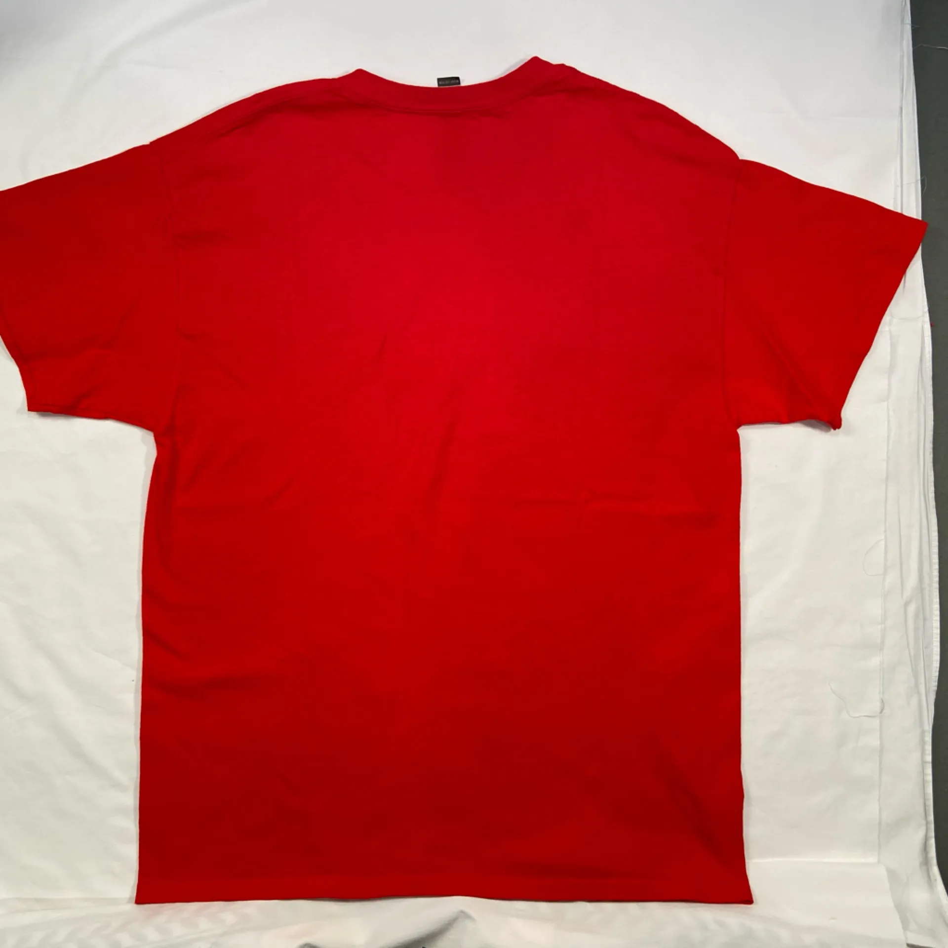 Gildan Red Tee Shirt, Crew neck, Heavy Cotton, short sleeve, size Large,‎ unisex - Image 2