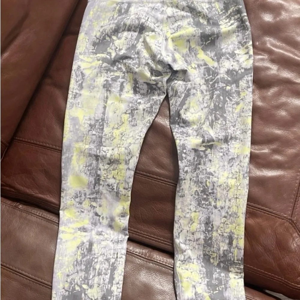 Lululemon wunder train high rise tight
25" - Image 3