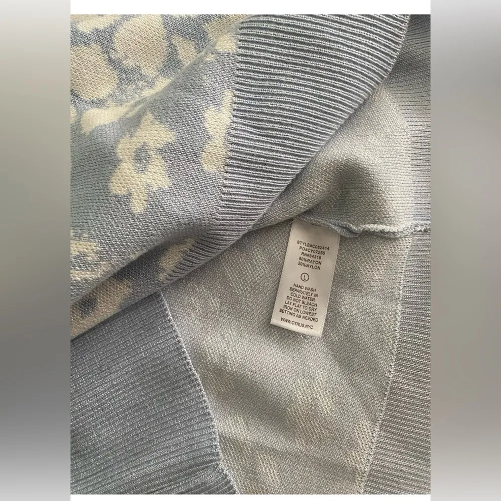 Cyrus Long Sleeve Crew Neck  Sweater Blue & White Floral Sz L NWT MSRP $99 - Image 7