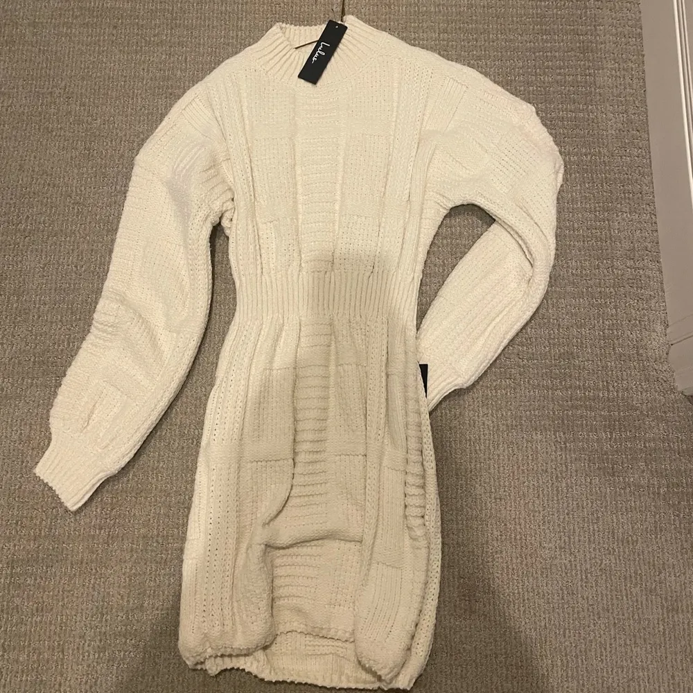 Lulus cable knit cutout sweater dress (tag in photo was removed but never wore) Size XS - Image 4