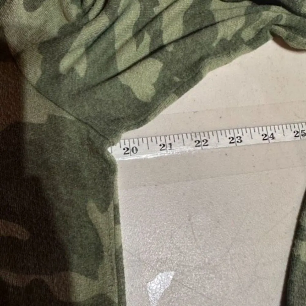 Old Navy Green Camp Patterned Plush-Knit Long-Sleeve Tee Large Soft‎ Layering - Image 9