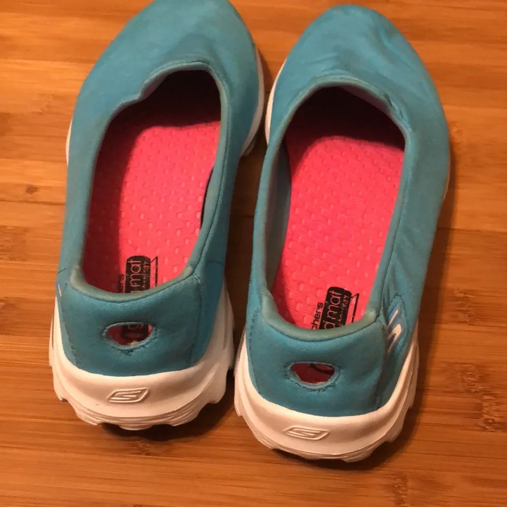 Sketchers Goga Mat Slip On Shoes Size 9 Blue/ Pink/ White - Image 6