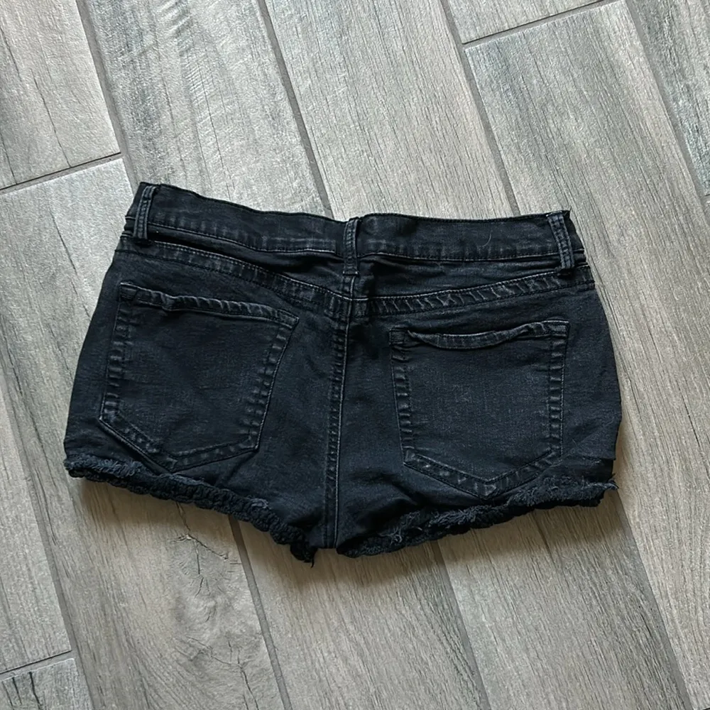 Mudd stretchy jean shorts in black - Image 3