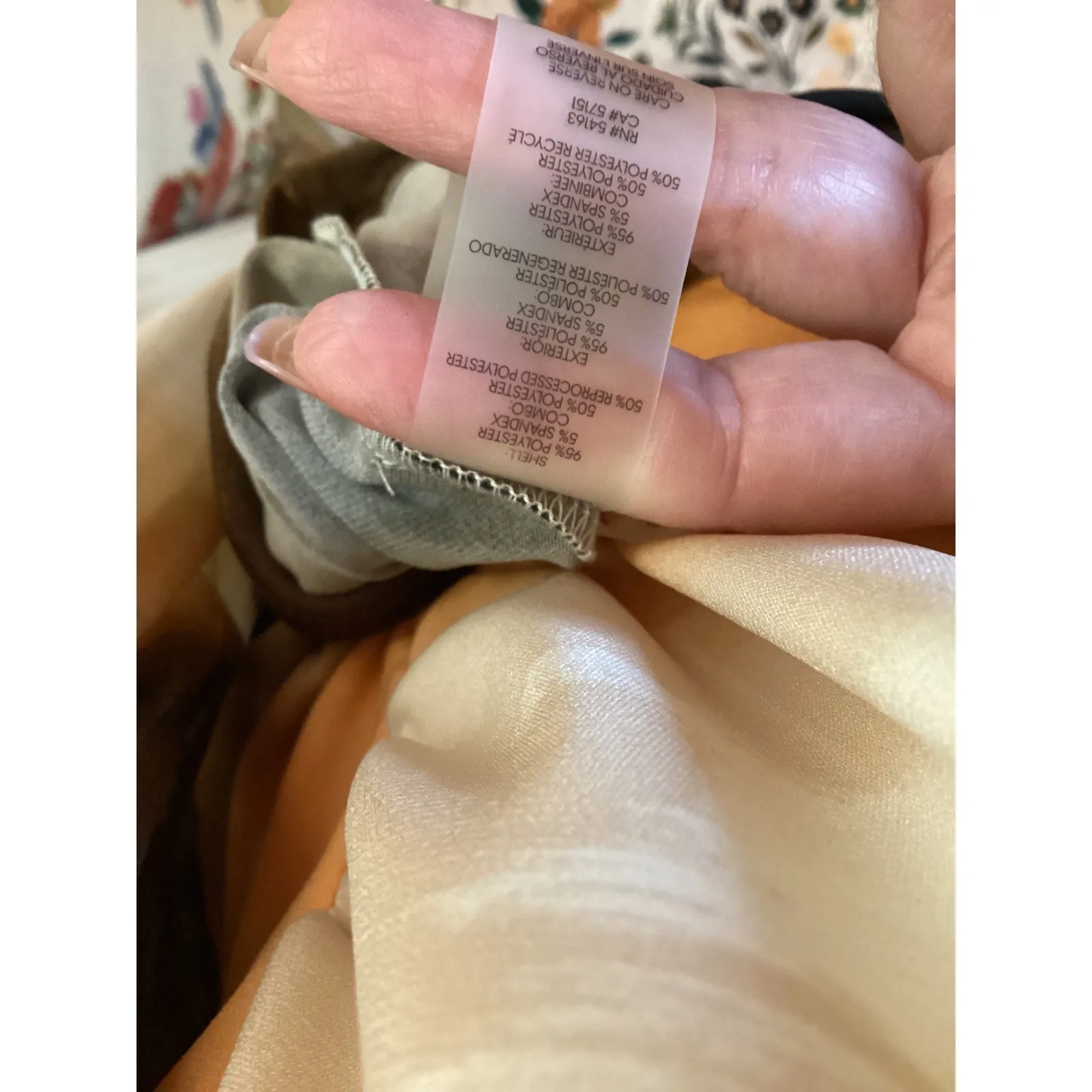 Calvin Klein Women's Abstract Print Ruched V Neck Long Sleeve Top XL - Image 7