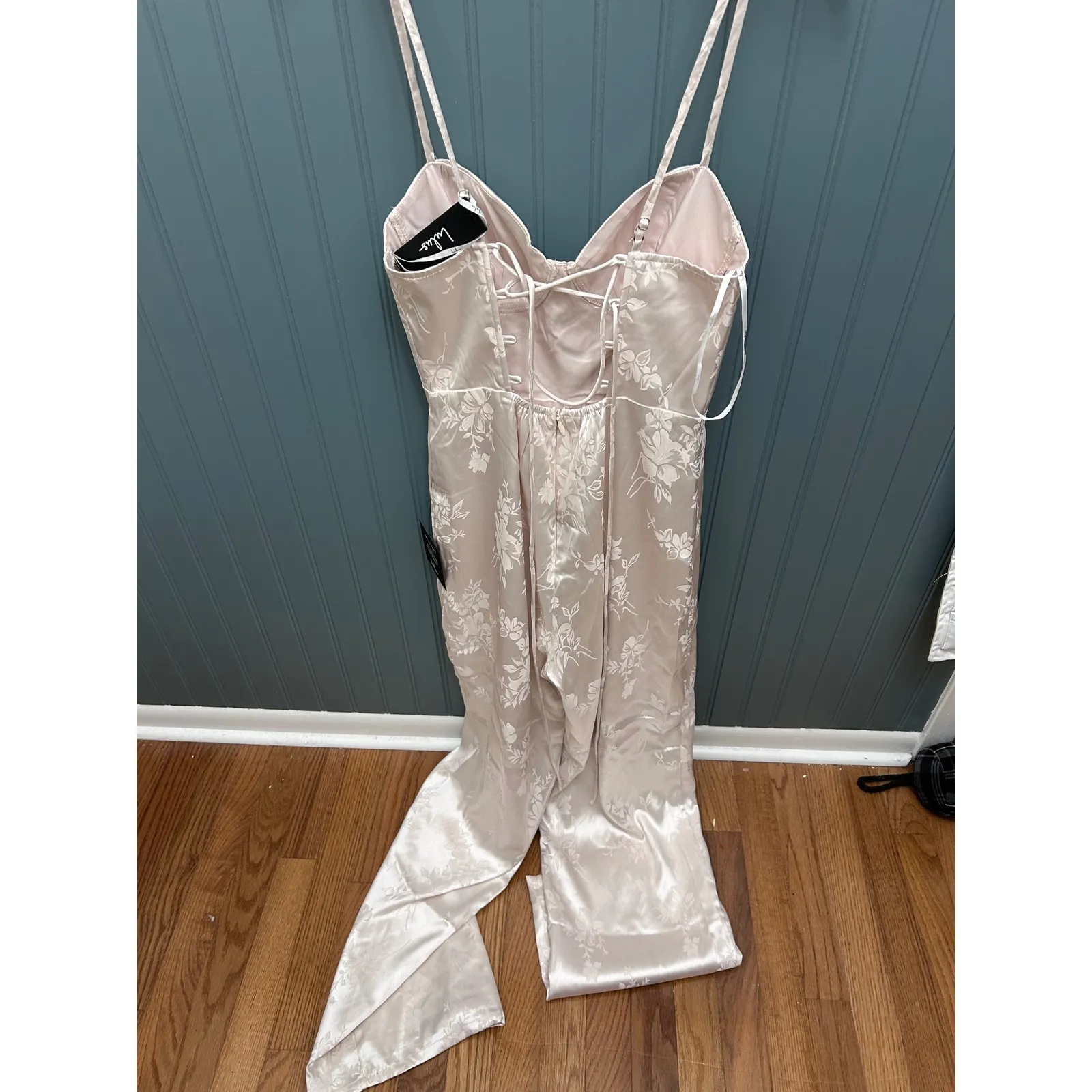 Lulus Satin Floral Wide Leg Jumpsuit Formal Evening Party size small - Image 4