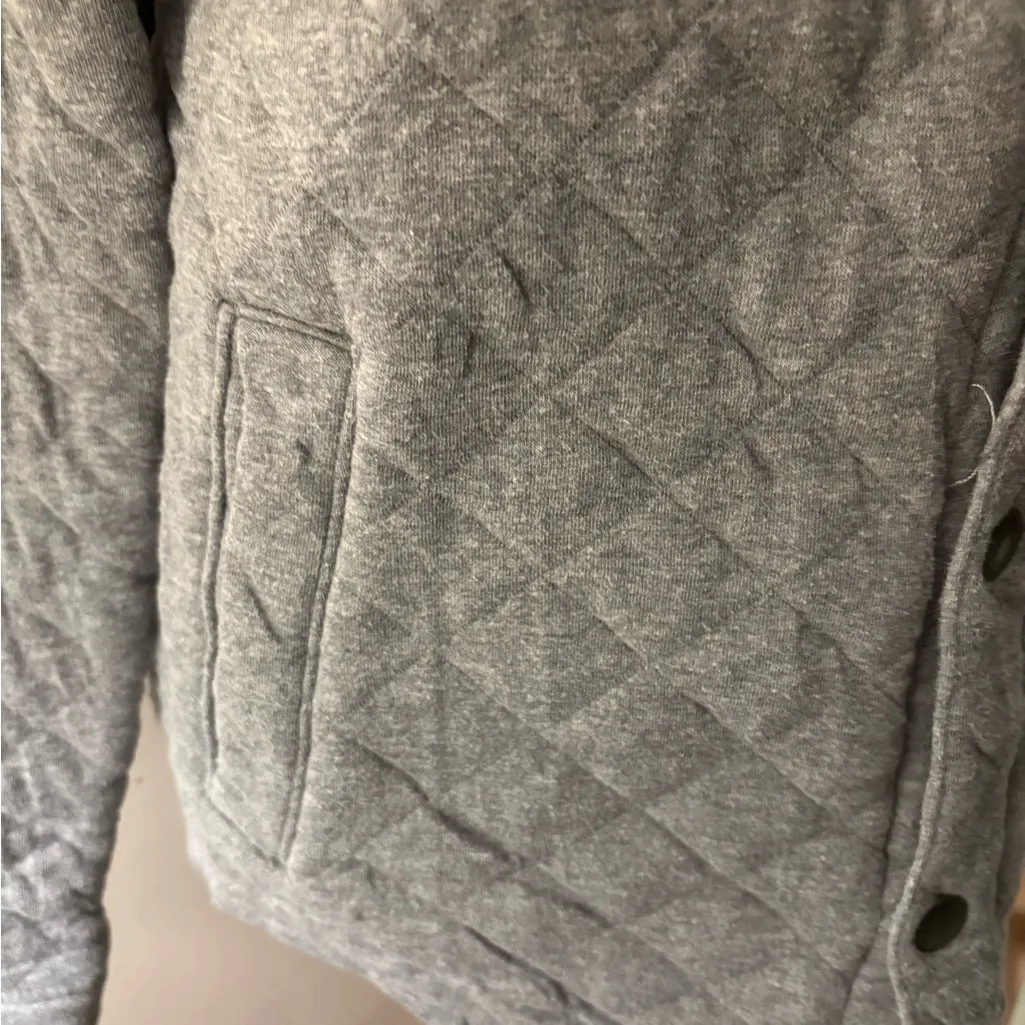 Old Navy Women's Gray Quilted Shirt Jacket Size SP - Image 12