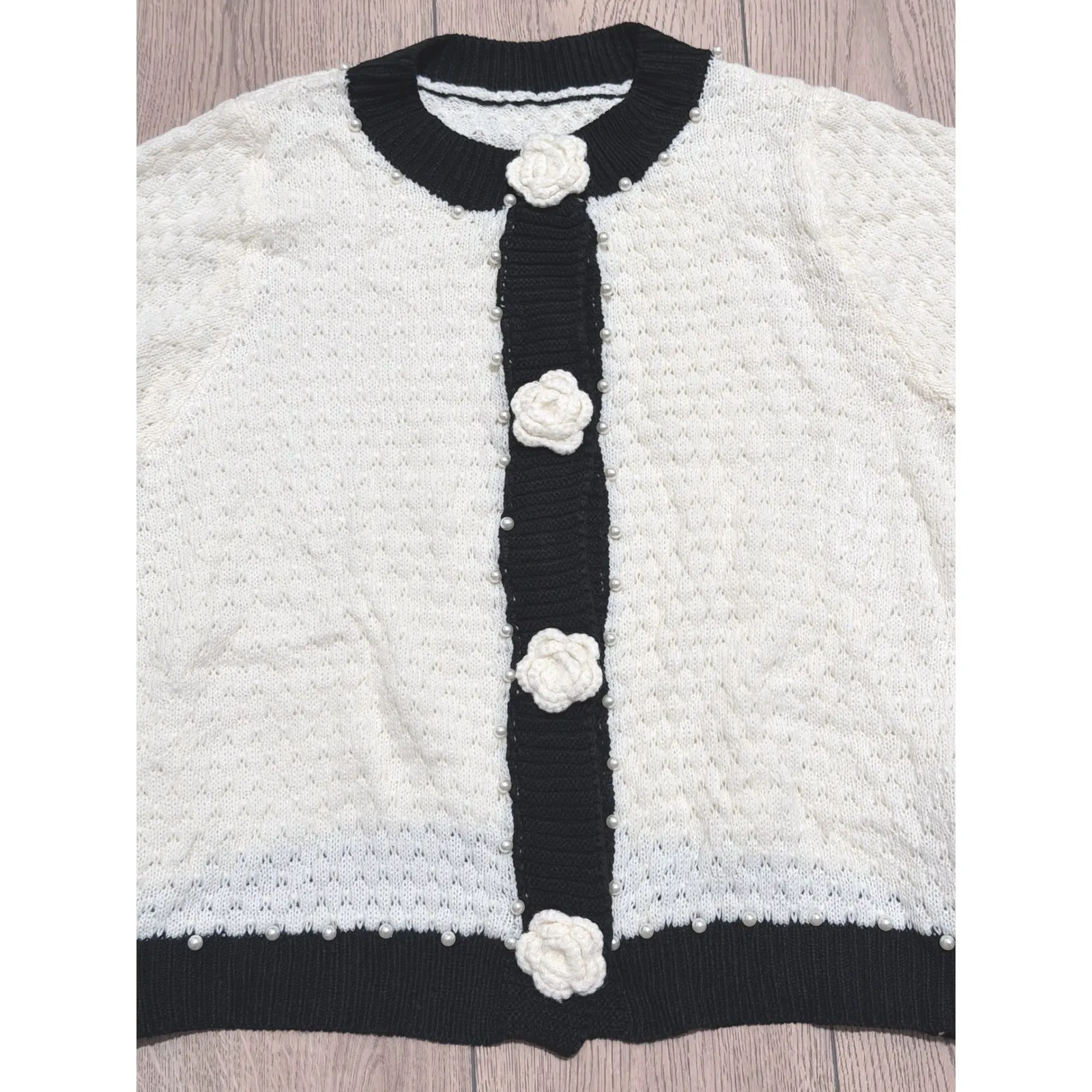 SHEIN CURVE Plus 0X XL Cream Black Knit Cardigan Sweater Pearl Flower Buttons Size undefined - Image 3