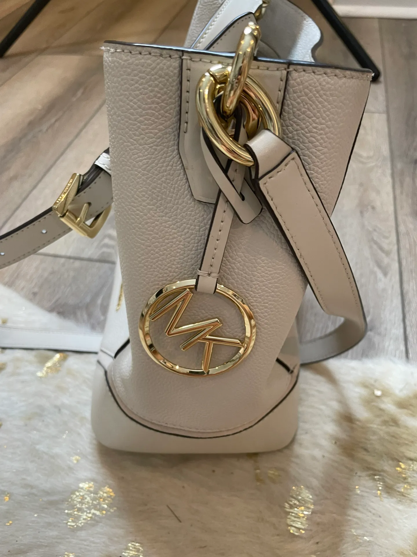 Trista White Bucket Bag - Image 4