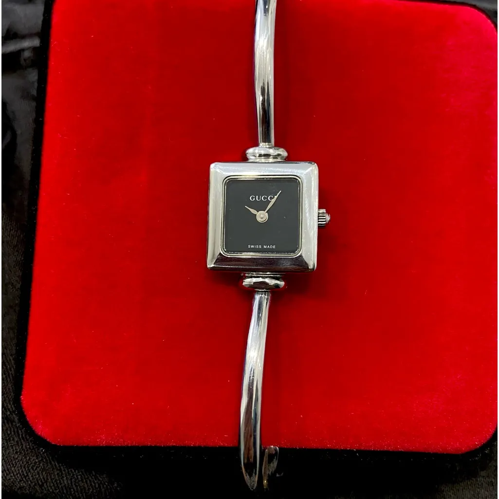 Ladies GUCCI bangle watch❤️SO CUTE❤️❤️❤️ - Image 3