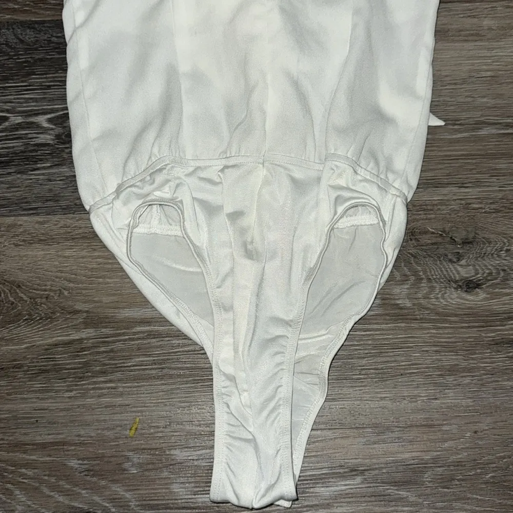 PrettyLittleThing White Bodysuit - Image 7