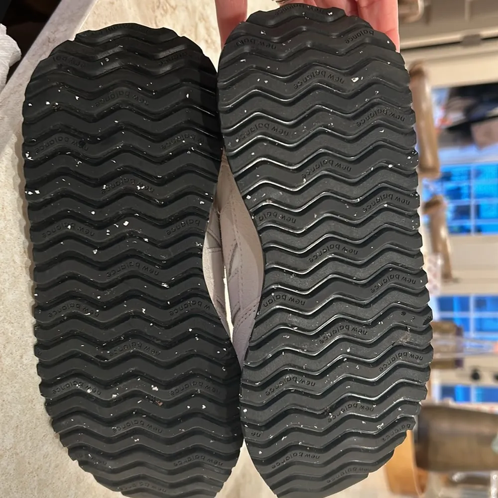 New balance 237 white gray matter size 6 new - Image 4