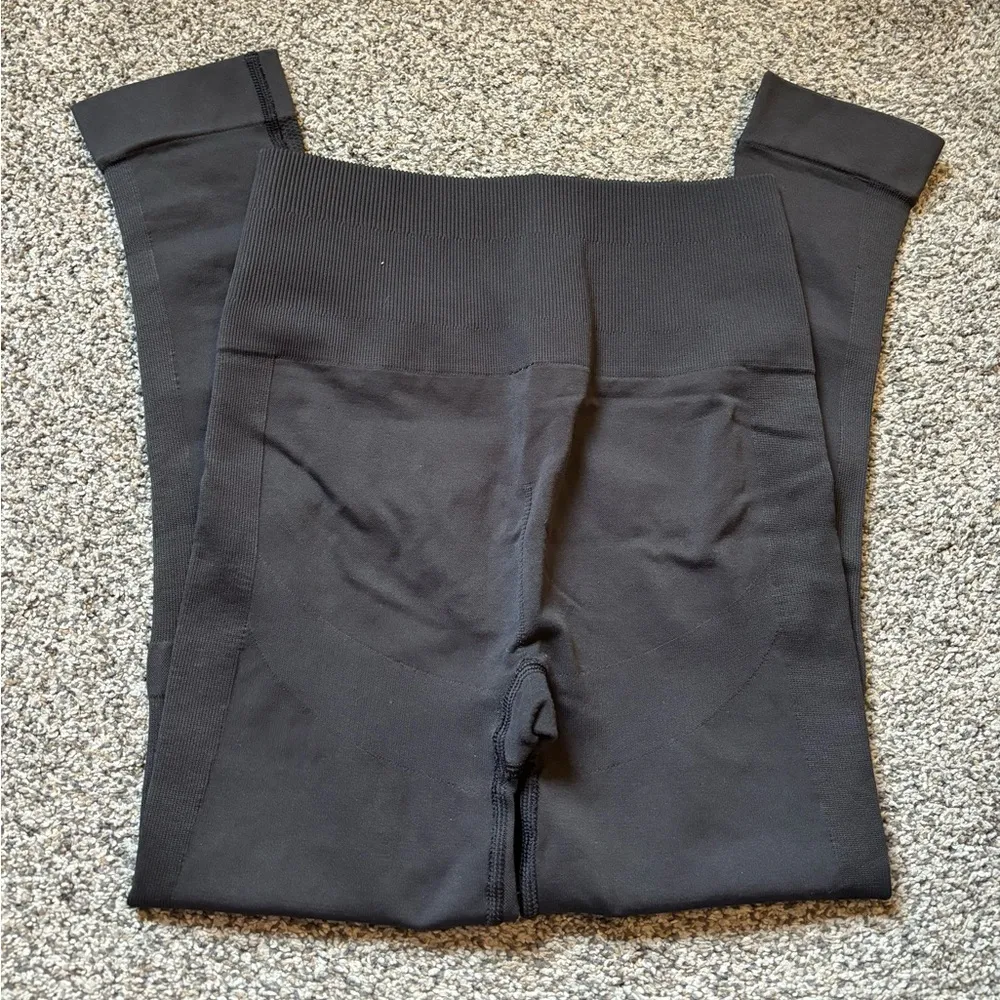 Lululemon Black Sculpting Leggings - Image 2