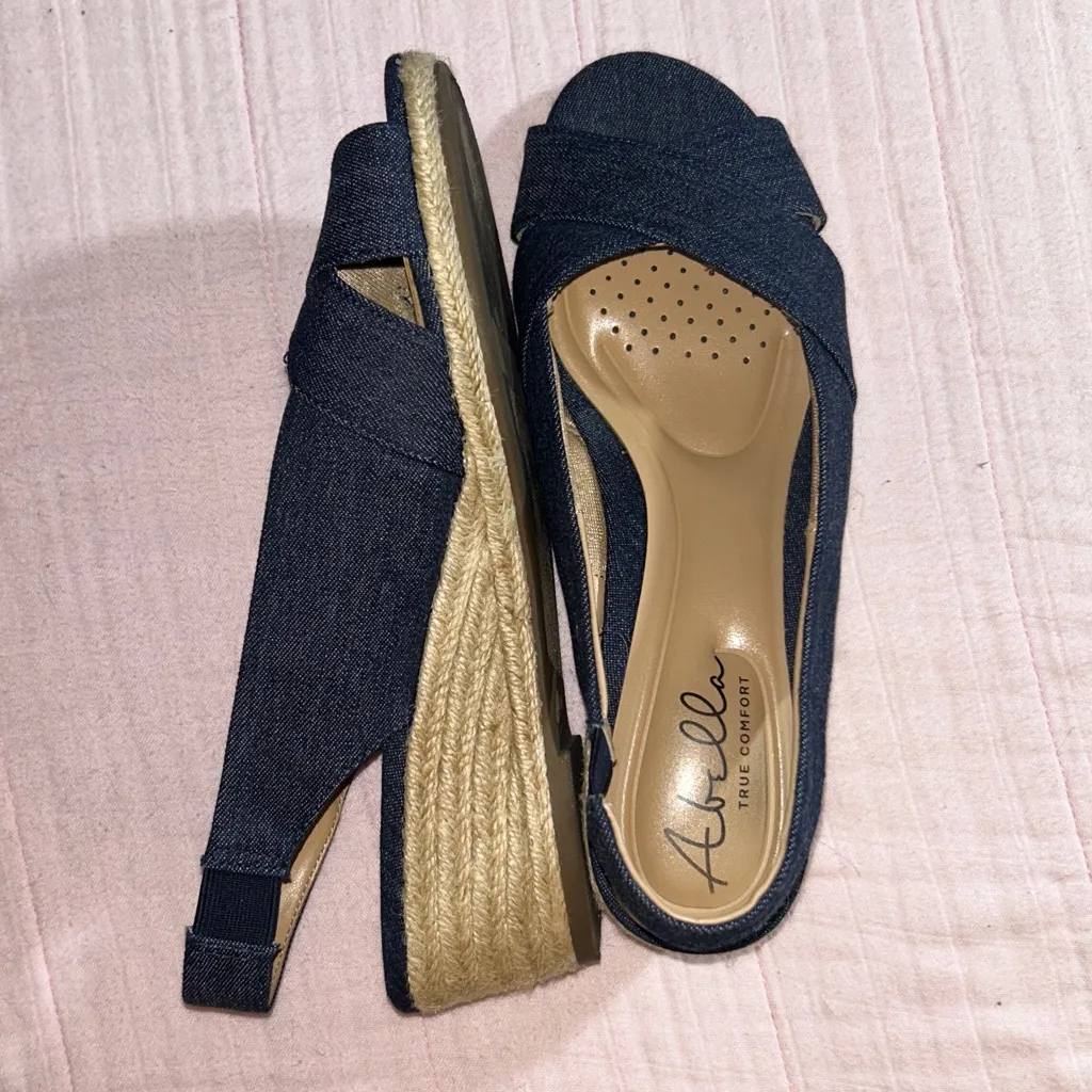 Abella Size 7 Denim Peep Toe Wedges Blue - Image 10