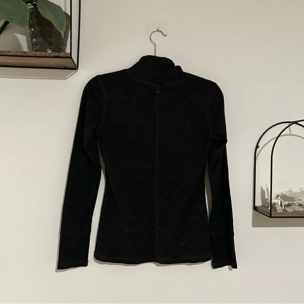 Prana Charcoal Gray Base Layer Long Sleeve High Neck Shirt Top Size Medium - Image 2