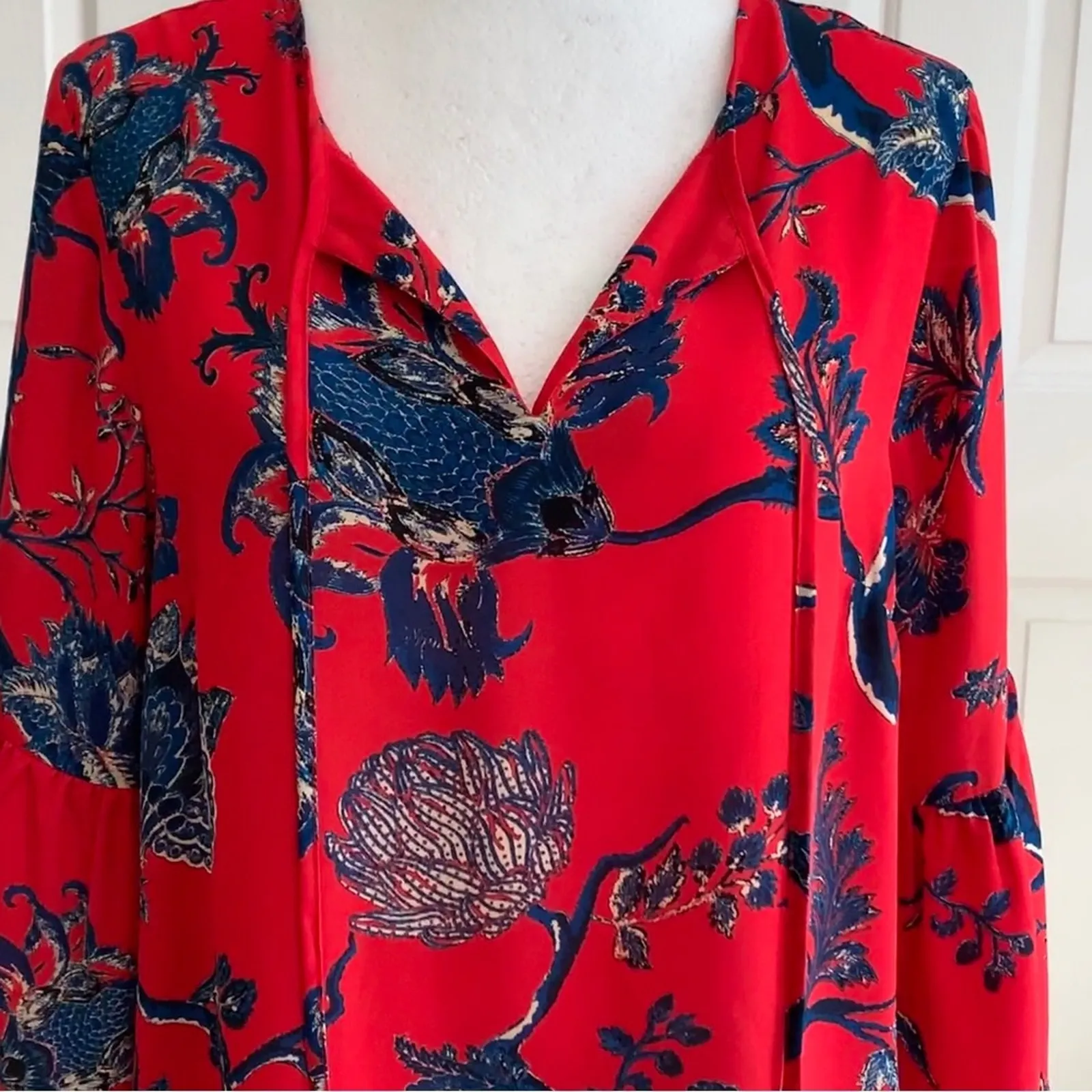Violet + Claire Blouse Too Red Blue Floral Split Neck 3/4 Bell Sleeves Medium - Image 3