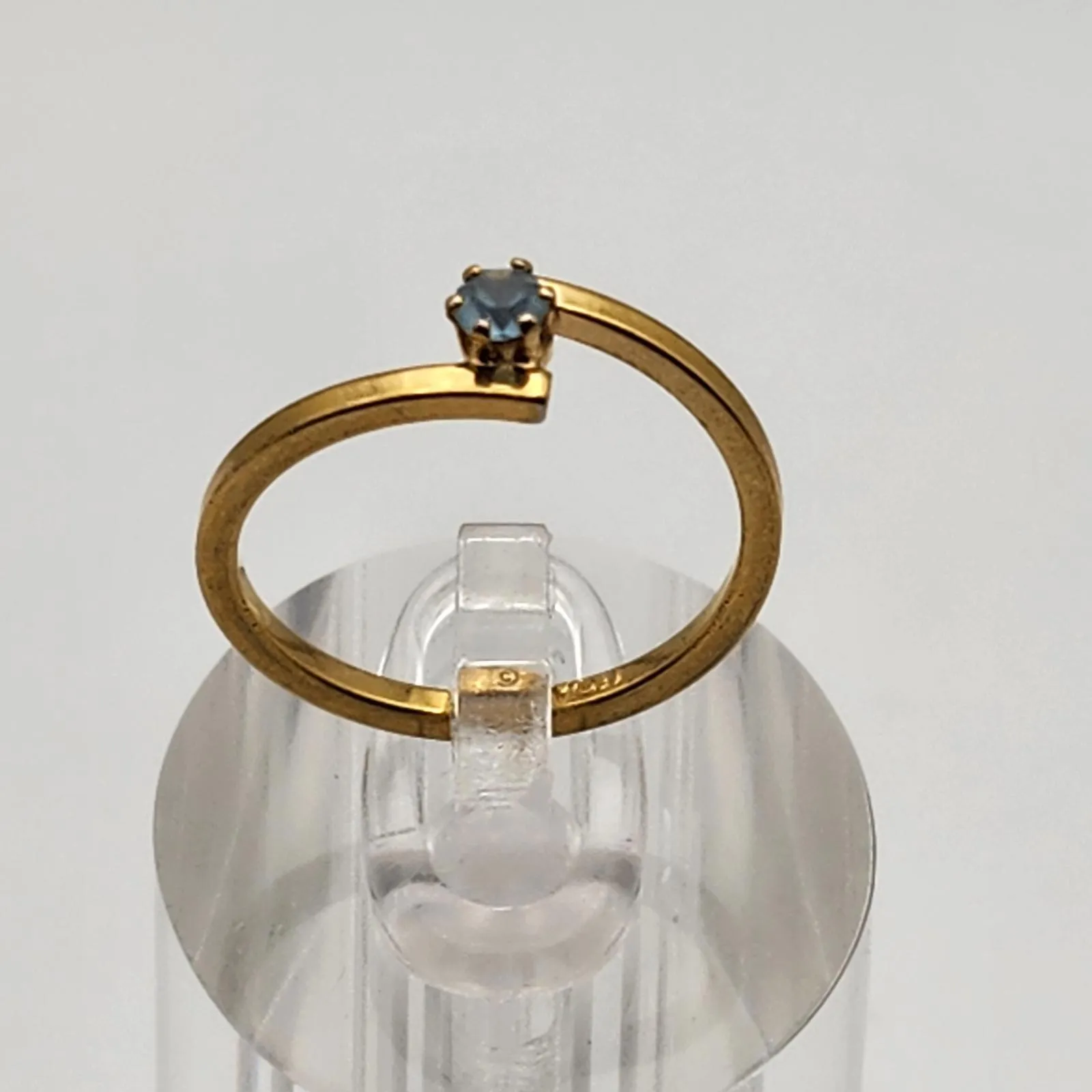 Vintage Avon Gold Tone & Blue Rhinestone Bypass Ring (6) - Image 2