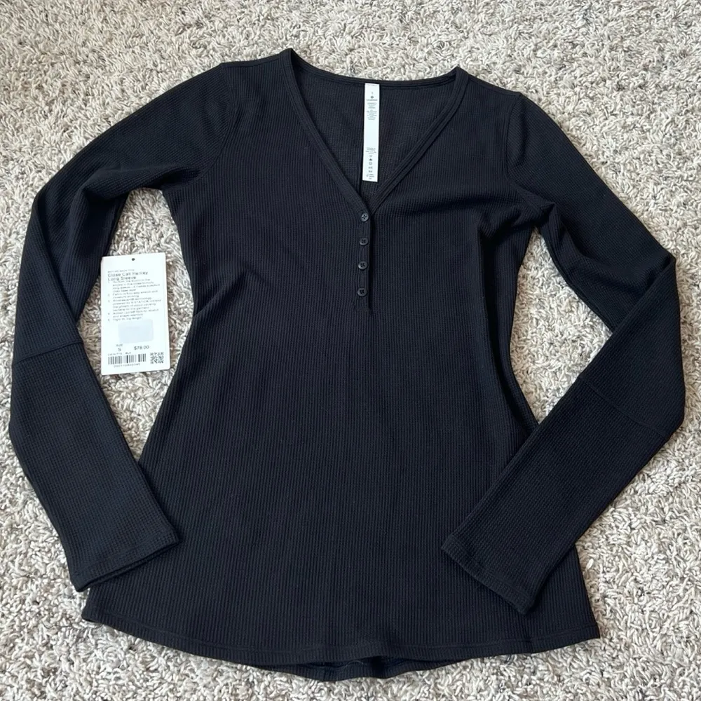 Lululemon  Close Call Long Sleeve Henley Top Solid Black Pullover Small V Neck - Image 5