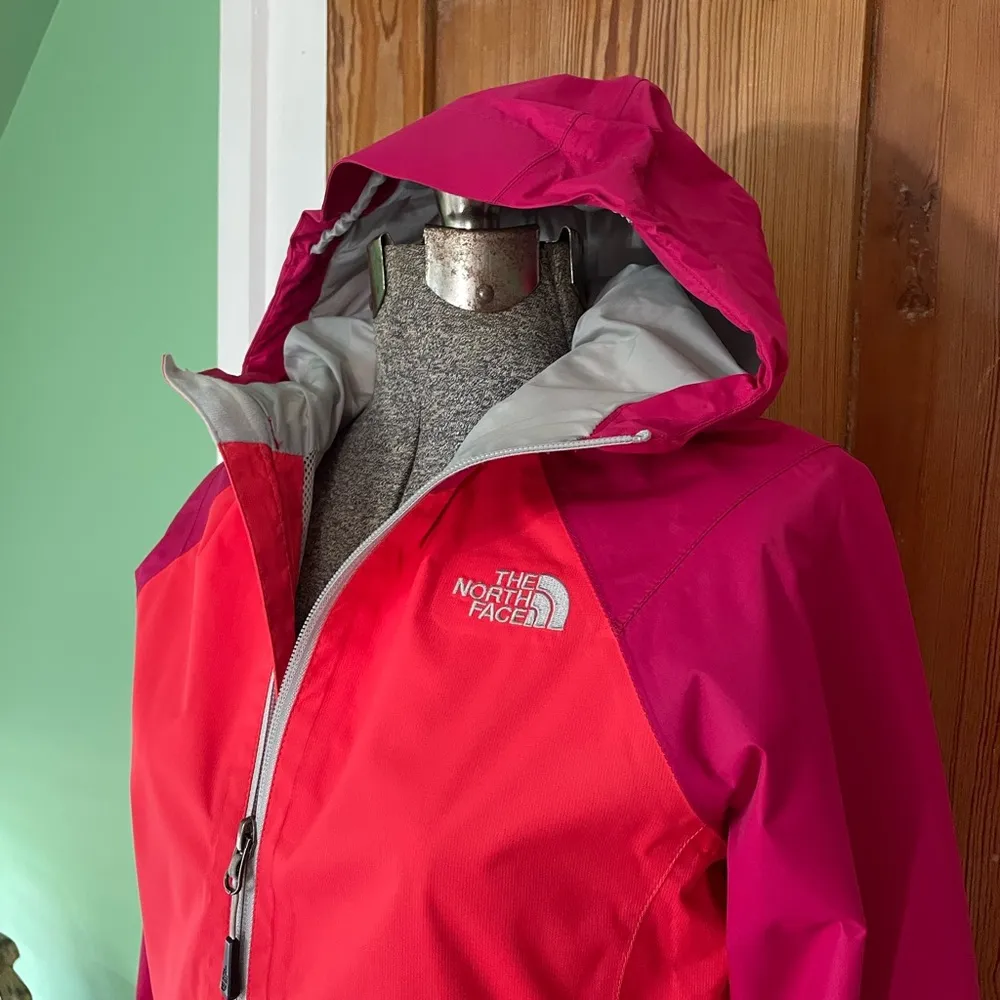 Northface Allabout Outdoor Waterproof Lightweight Packable Jacket ~ Women’s XS - Image 4