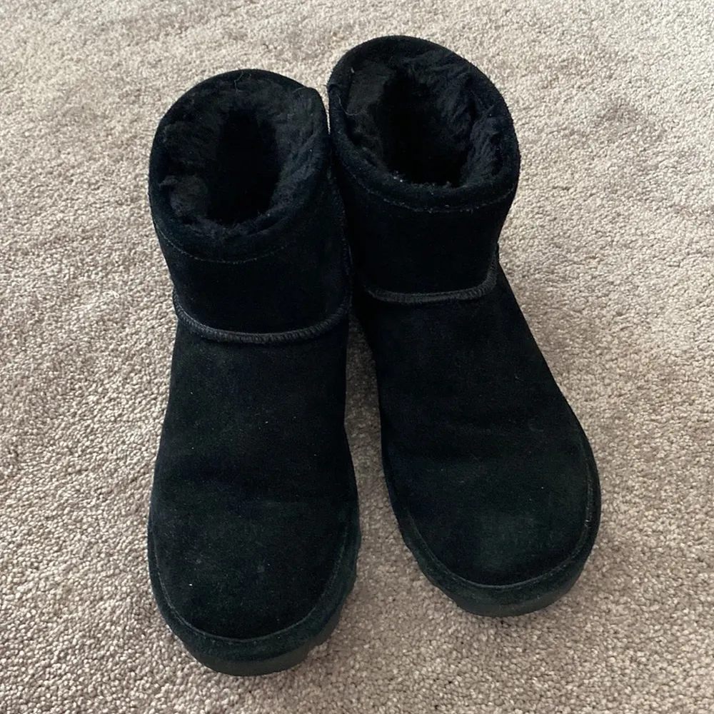 Bearpaw Alyssa Black Suede Shearling Boots SIZE 9 - Image 4