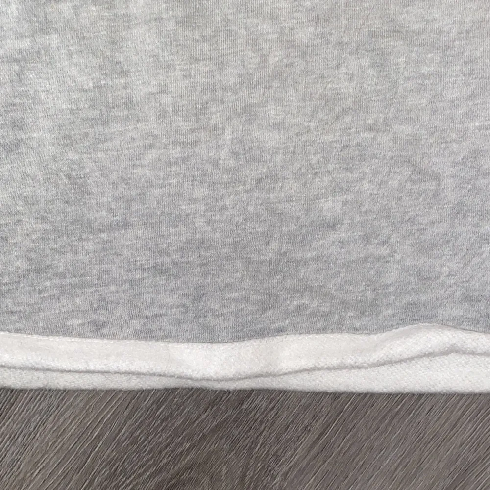 Cropped  Gray Hoodie - Image 5
