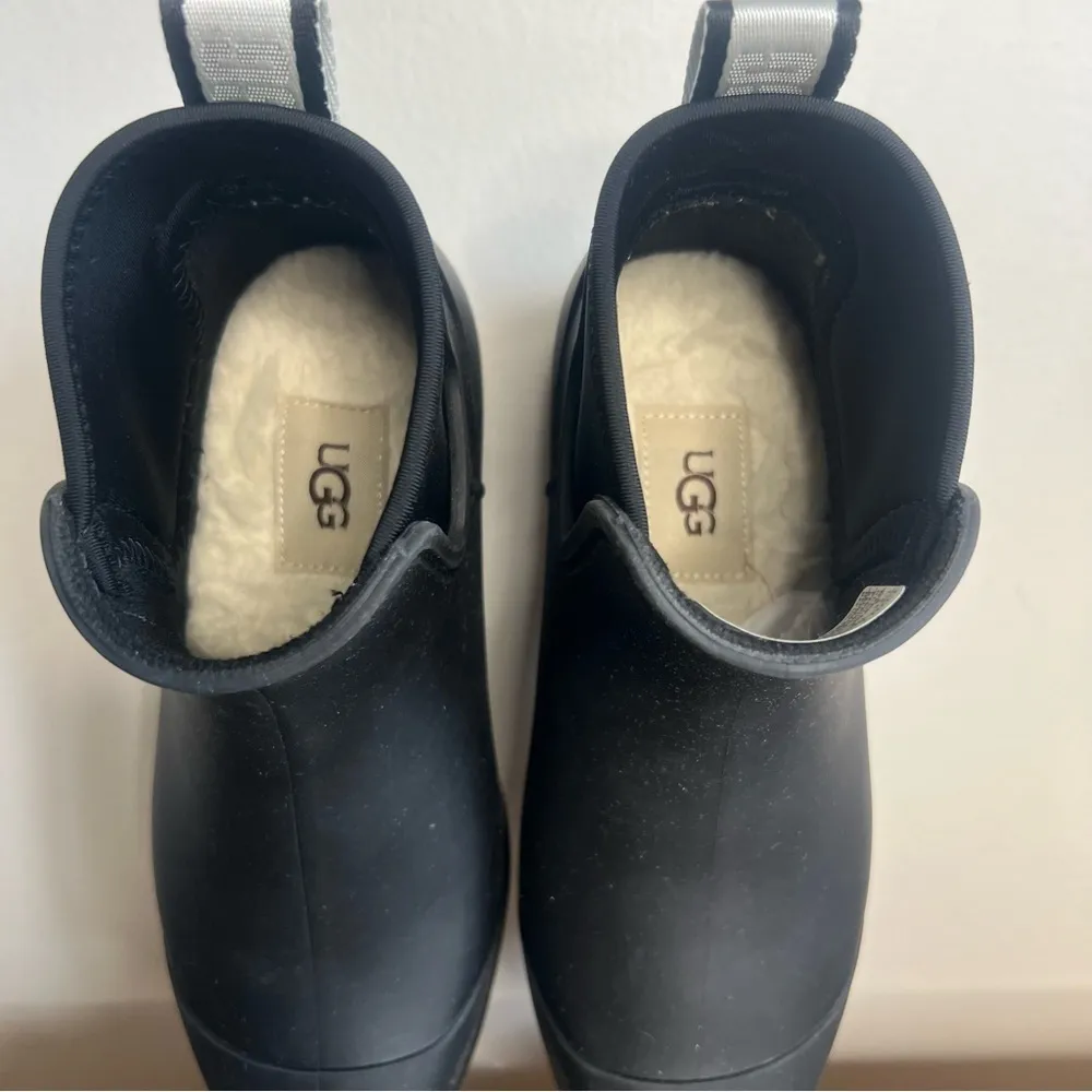 UGG Waterproof Droplet Women's Black Boot Size 5 #1110 - Image 5