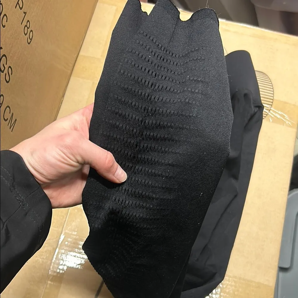 Fabletics Black SculptKnit Leggings with vented sides! Size medium! - Image 6