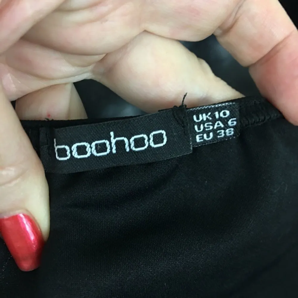 bra crop black top wit mesh cinched sleeves size 6 - Image 8