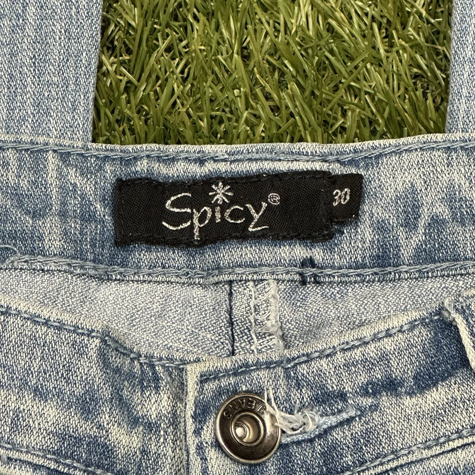 Y2K Spicy Light‎ Wash Jeans Sz 30 Jeweled And Embroidered Blue - Image 7