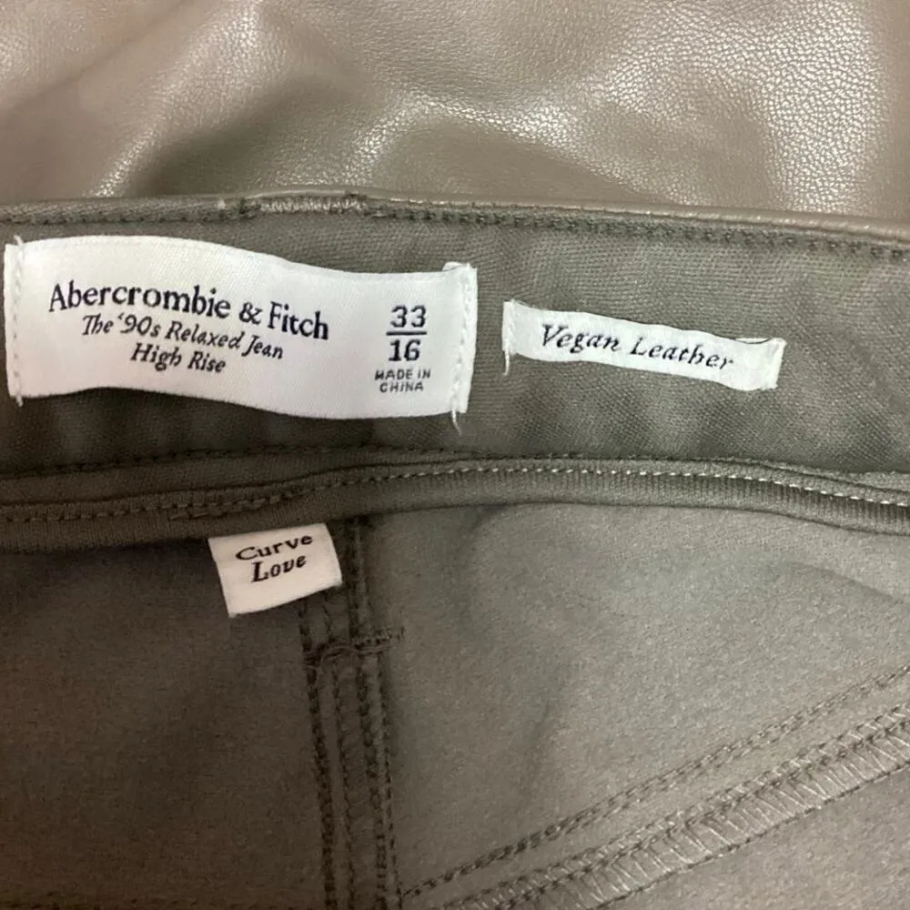 Abercrombie & Fitch Curve Love Vegan Leather Cargo 90s Relaxed High Rise Pant 16 - Image 4