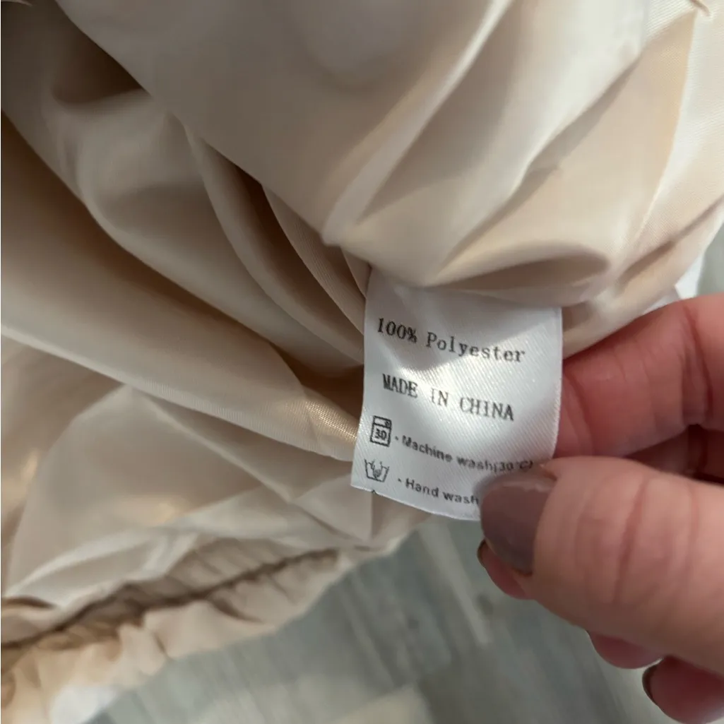 Women's Cream Quilted Puffer Vest NWT Size M - Image 3