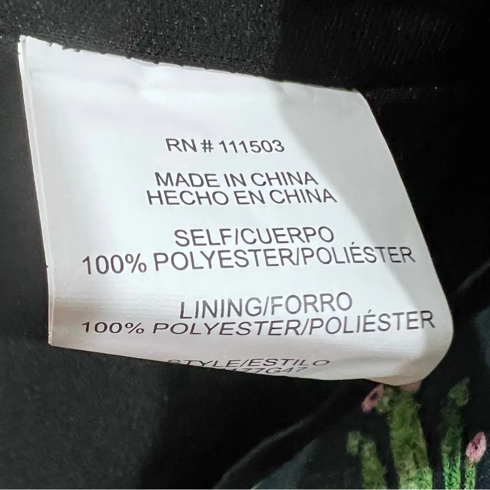 Cactus print romper with pockets size small - Image 8