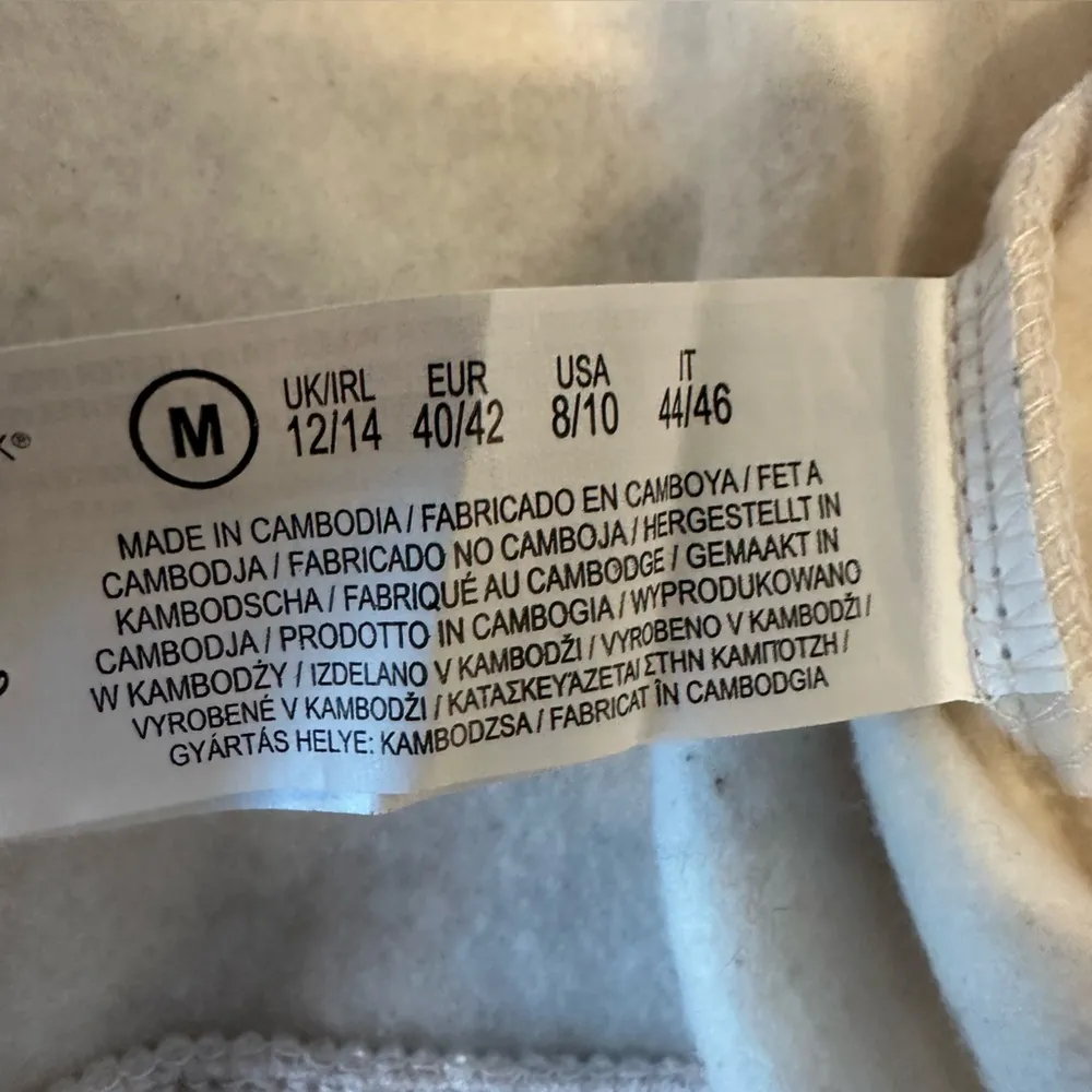 NWOT Disney Winnie the Pooh sweatshirt size medium grey heathered crewneck - Image 8