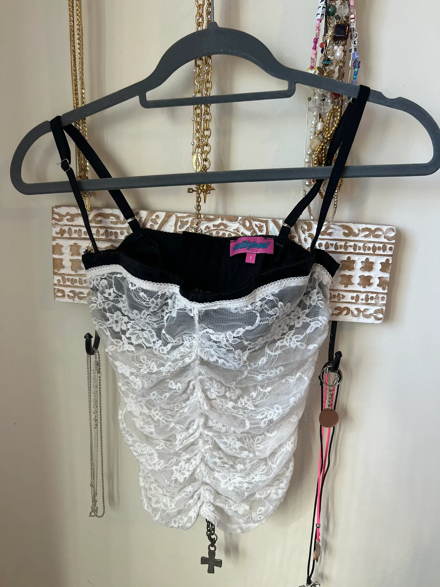 White and black lace tank top - Image 2
