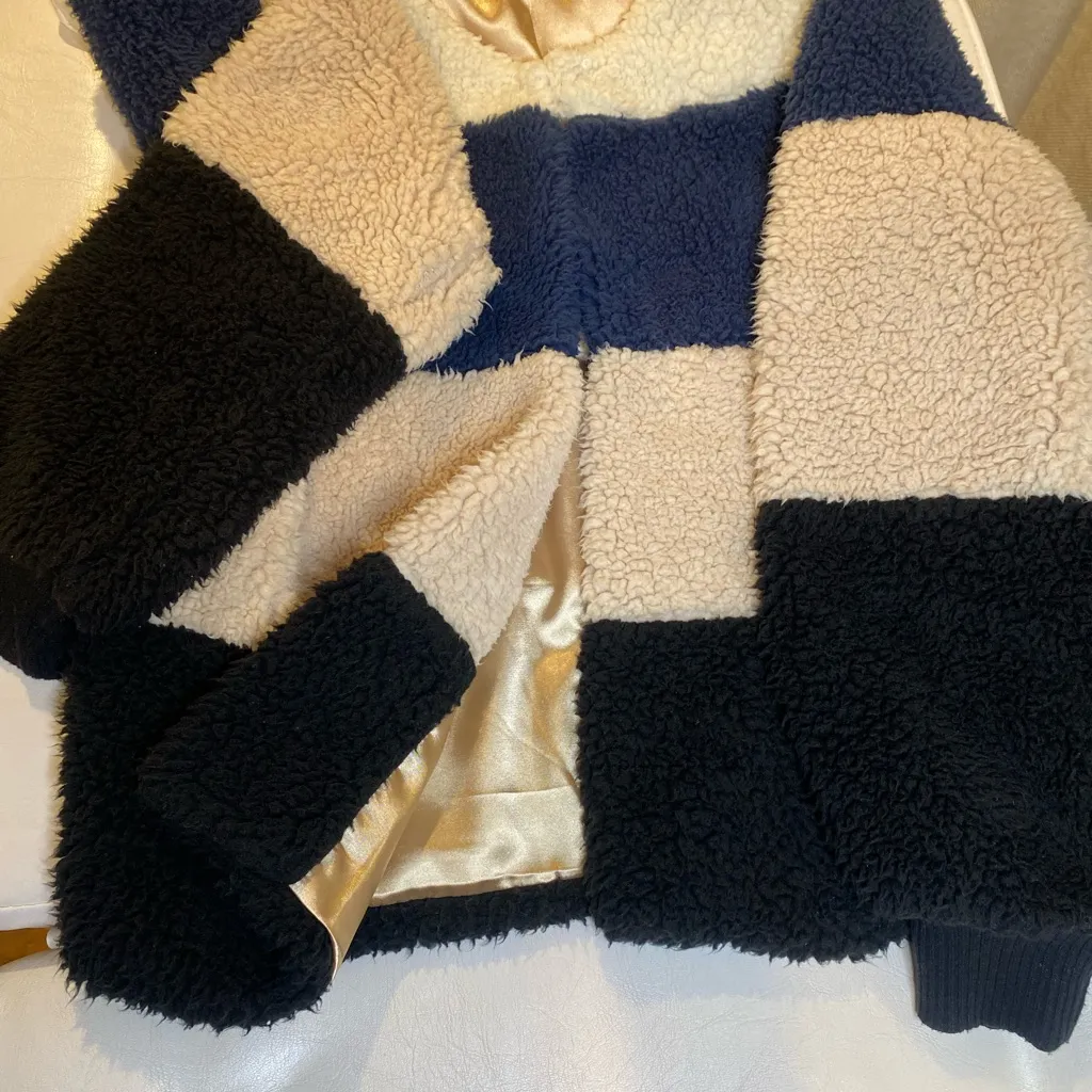 Stylish Faux Fur Jacket - Image 4